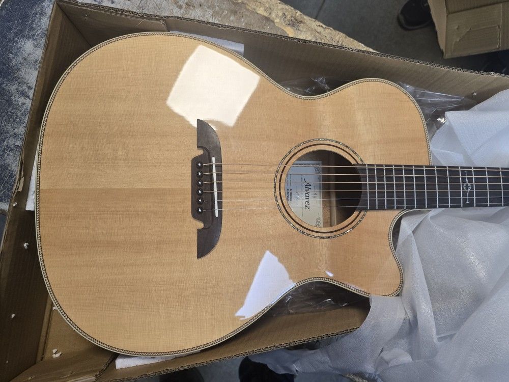 Alvarez Artist Series Acoustic/Electric