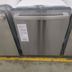 GE GDT650SYVFS 24" Built In Dishwasher with Stainless Steel Interior. Retail $899 Savings Of $467