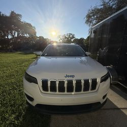 2019 Jeep Cherokee Latitude Plus Sport Utility 4D