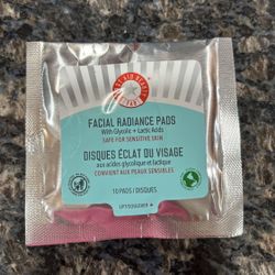 NEW FIRST AID BEAUTY FACIAL RADIANCE PADS $4!!