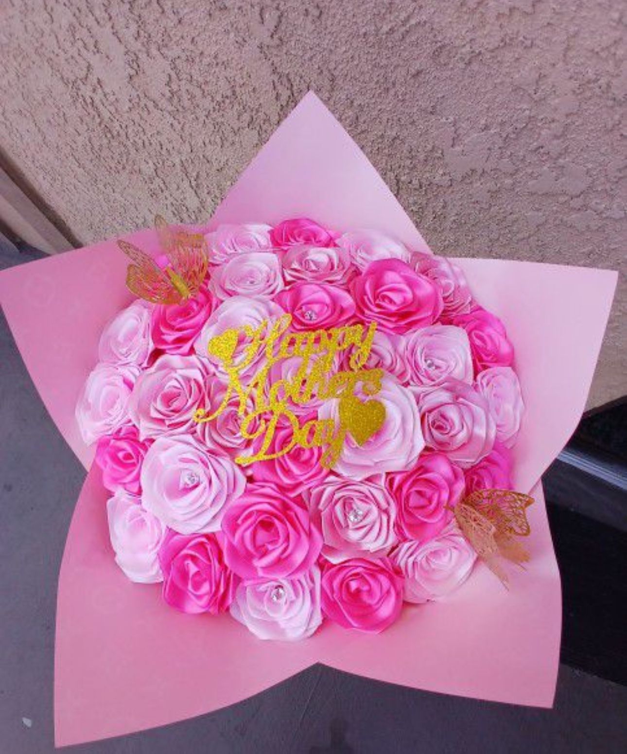 20 Hello Kitty Sheets For Flowers Bouquets /// It Only The Hello Kitty Sheets 