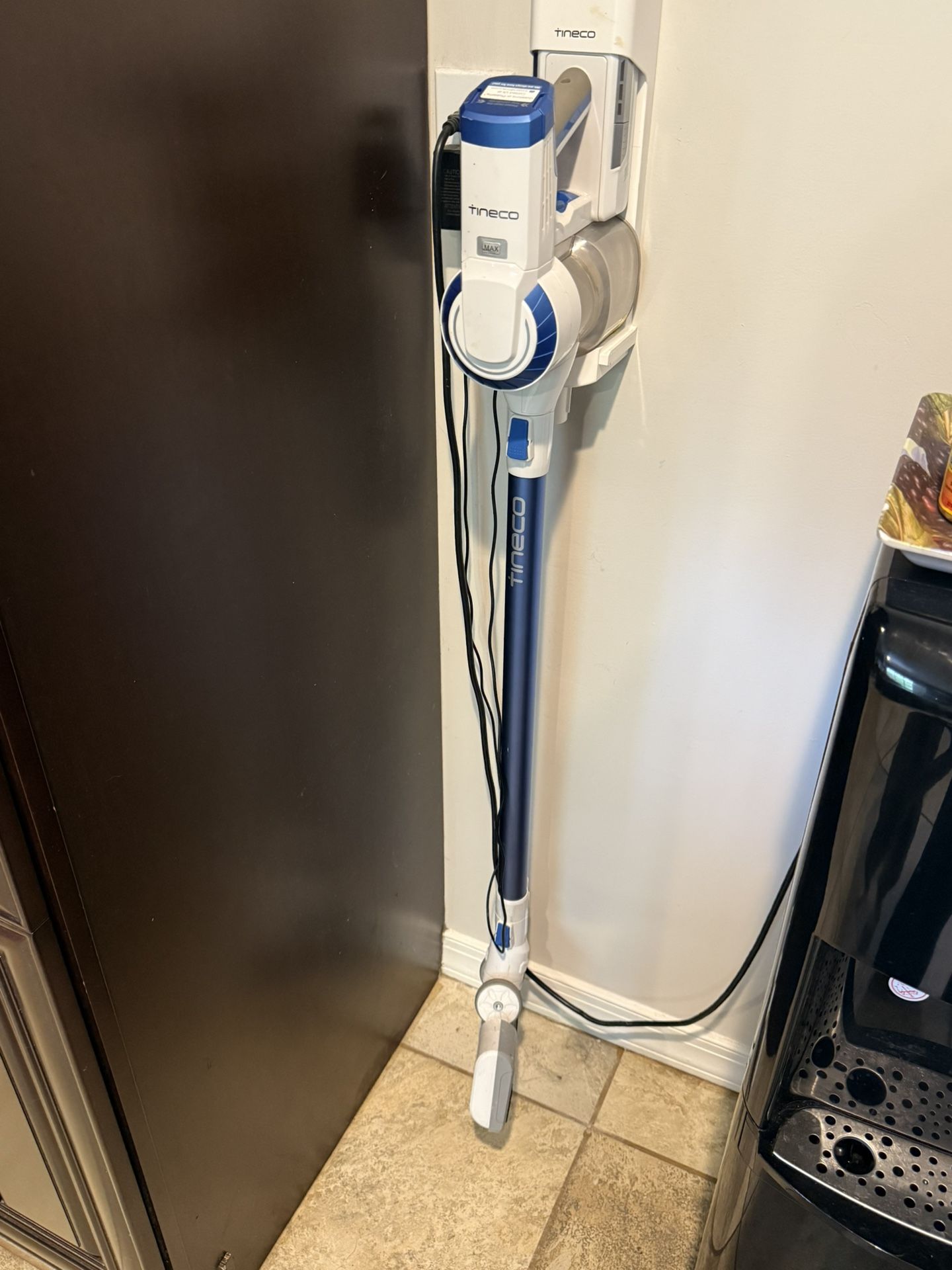Wireless Vacuum with holder/charger