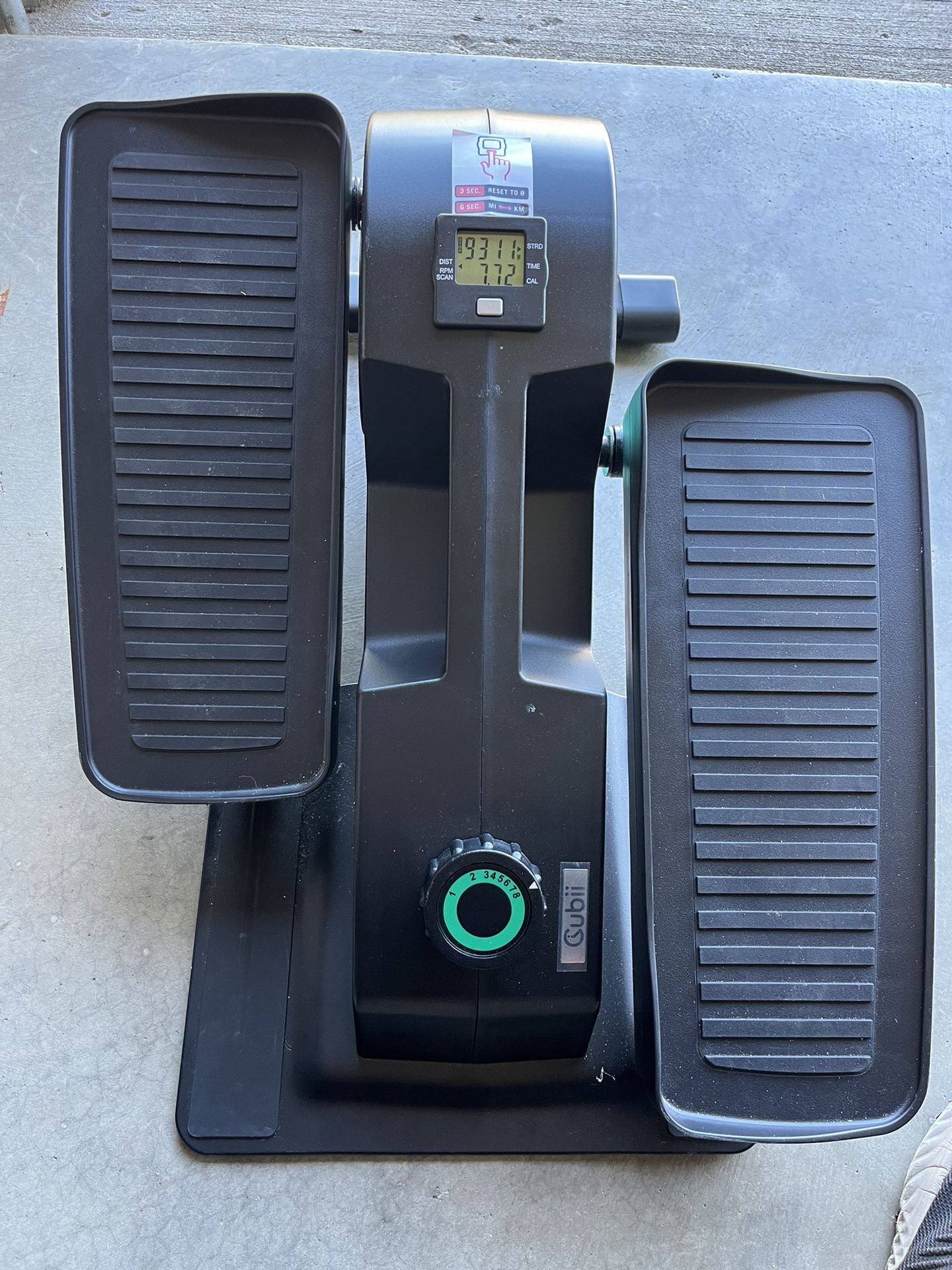 Cubil Model F3A2 Under Desk Elliptical