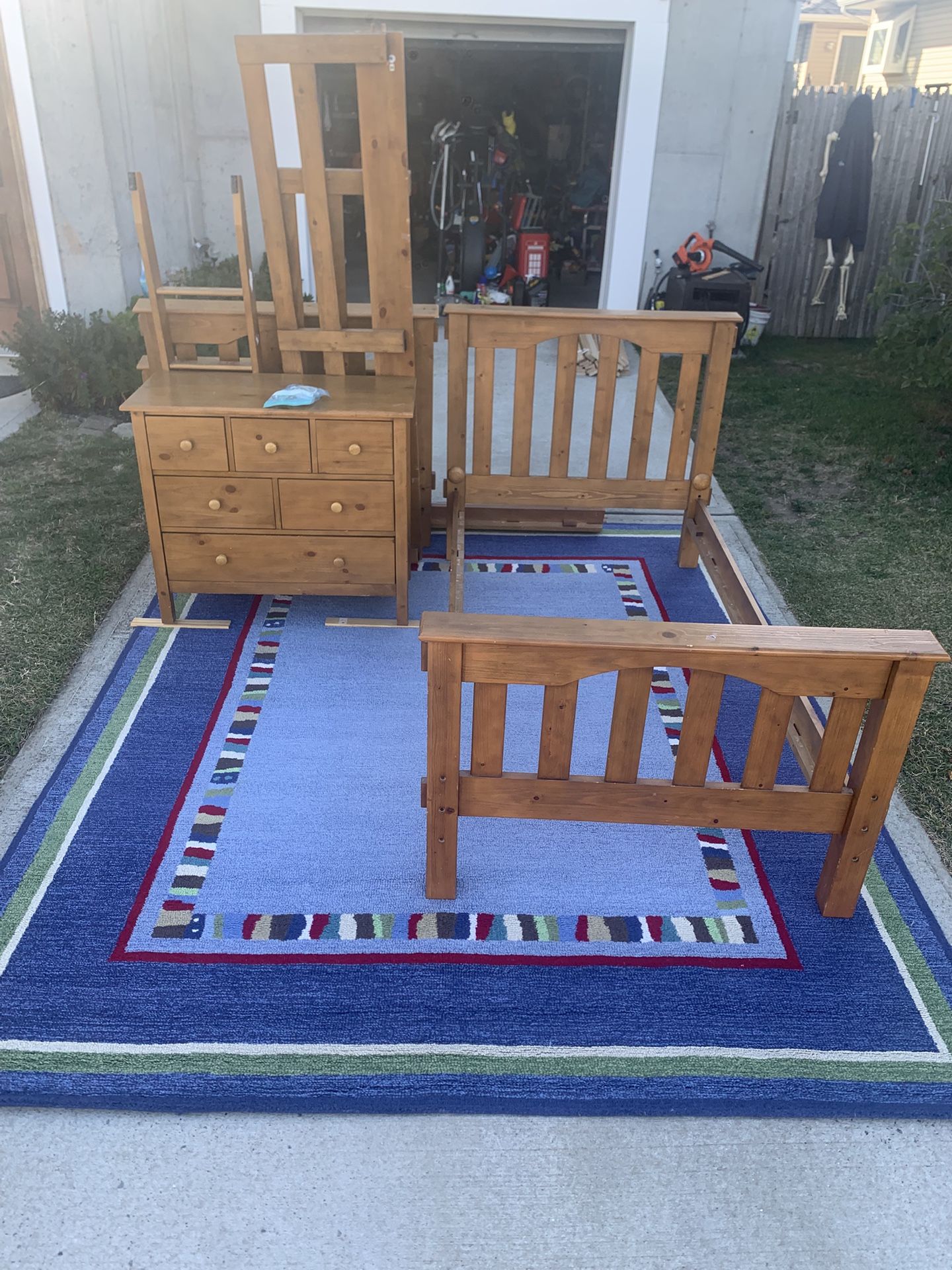 Pottery Barn Twon Bed Set With Rug And Dresser