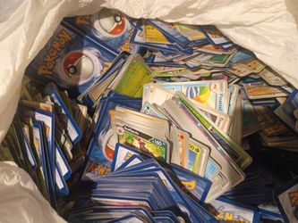 1,000+ Pokemon Cards!