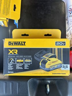 DeWalt 20V MAX XR POWERSTACK 3.5Ah Battery + Charger Kit
