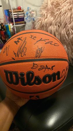 Official Clippers Basketball (signed by clippers team)
