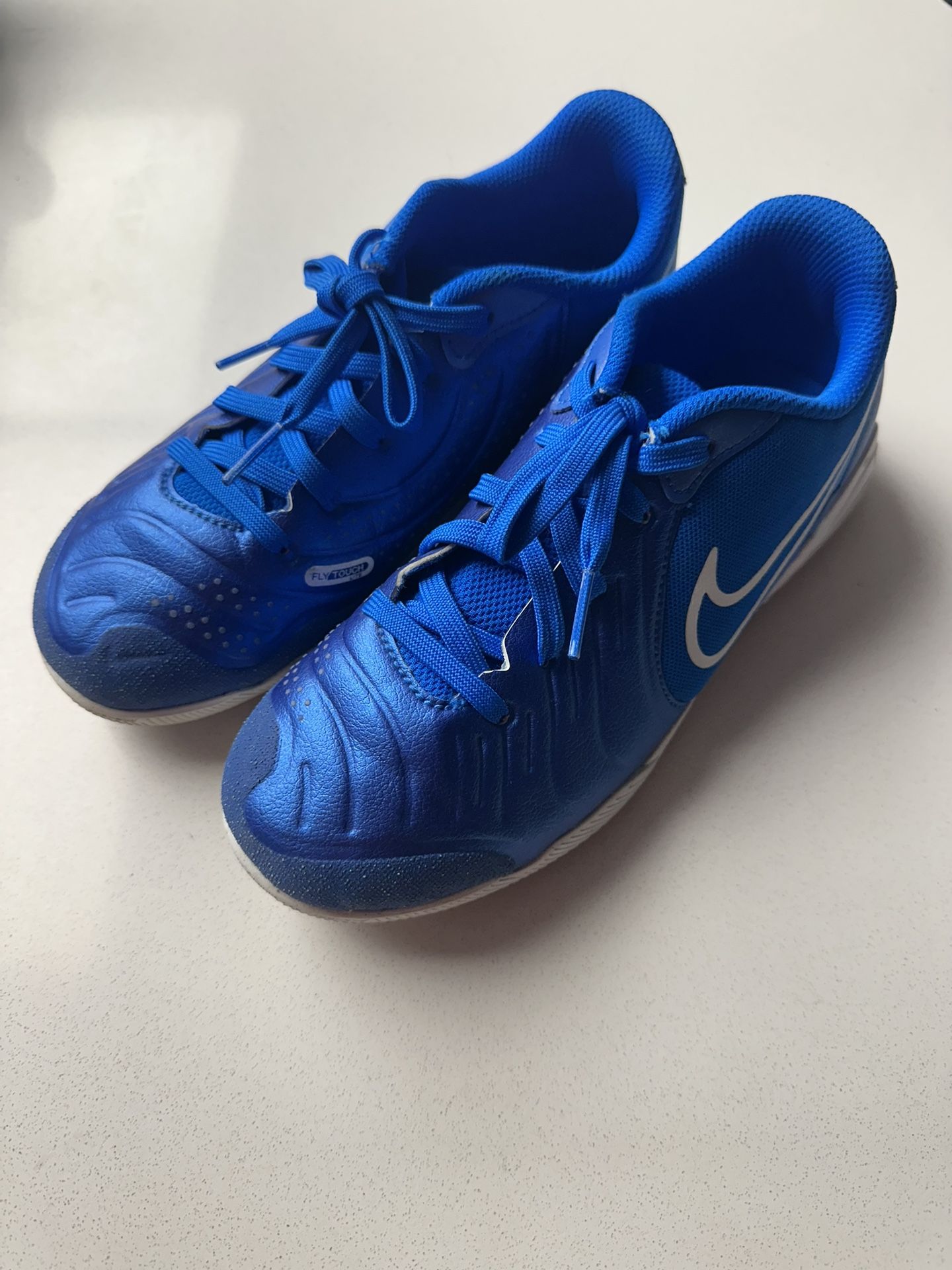 Nike Tiempo Legend 10 Club Indoor Soccer Shoes Size 3.5Y