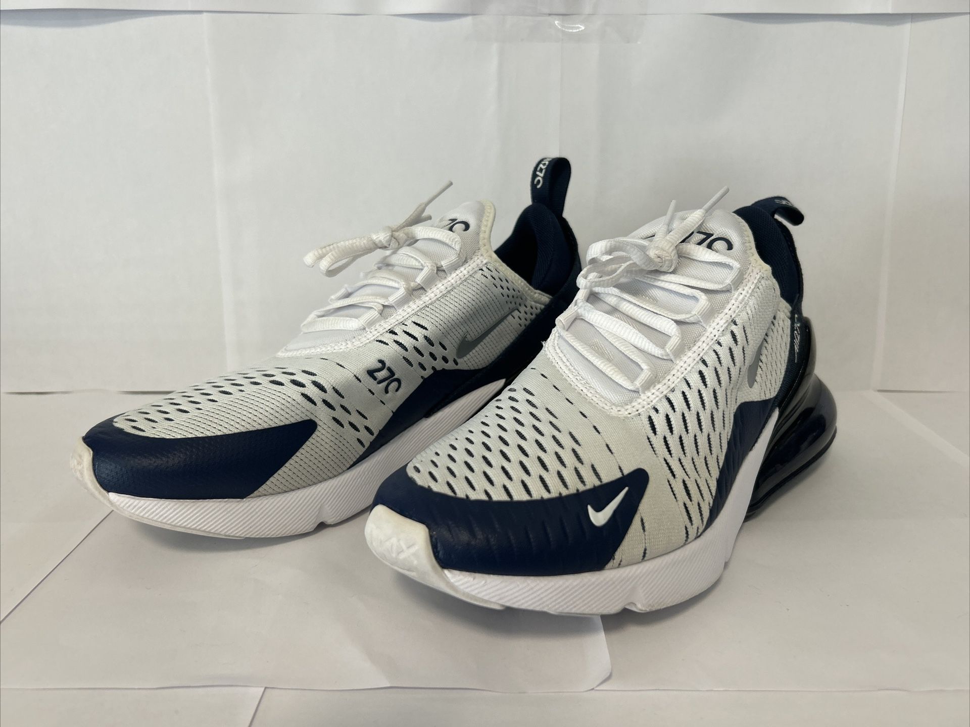 Size 8 USED 9/10 Men's Nike Air Max 270 Midnight Navy DH0613-100 for Sale in Arlington, TX - OfferUp
