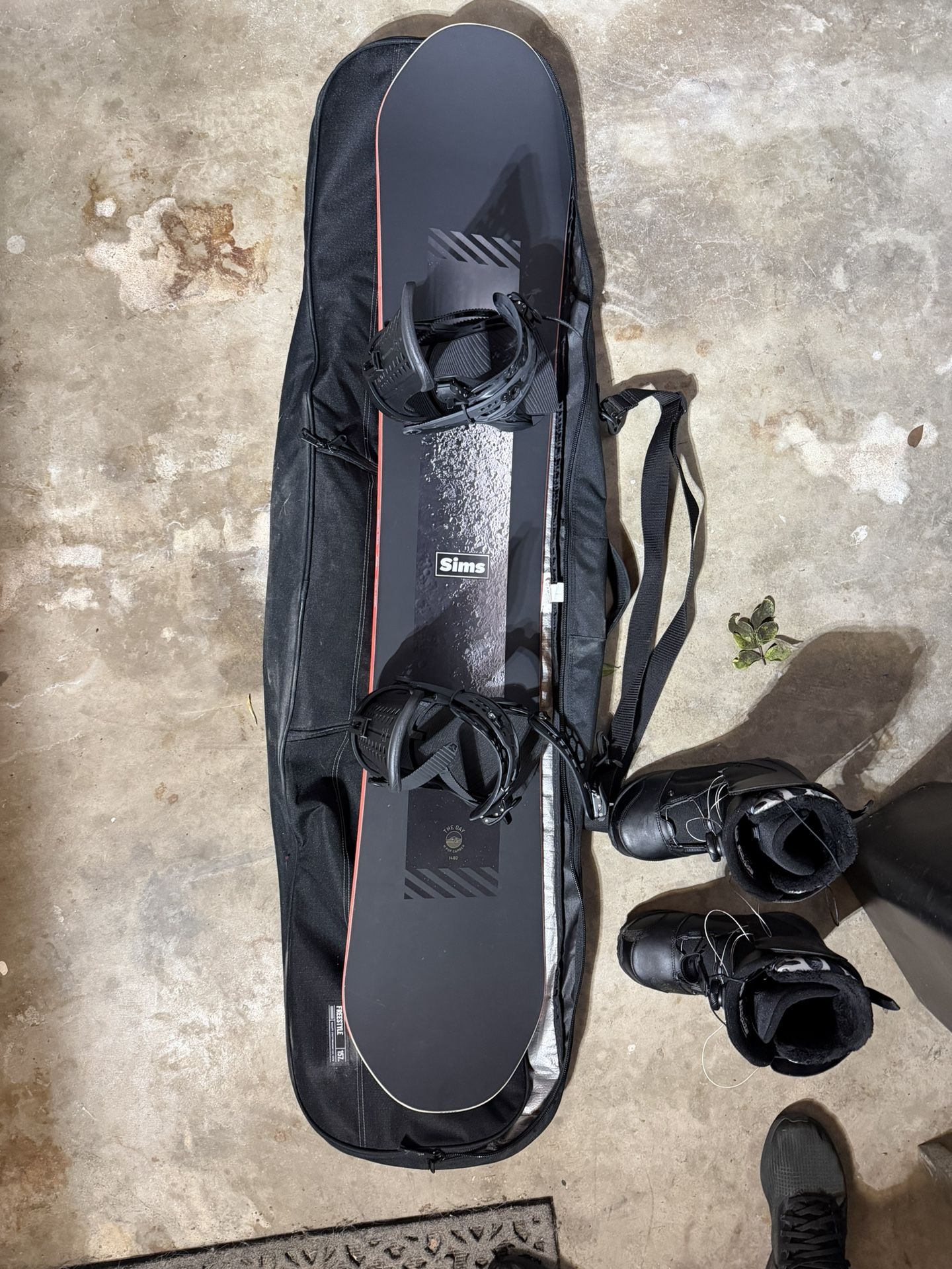 Sime “The Day” “M” Pop Camber 148cm Snowboard With Bindings, Boots, And Bag