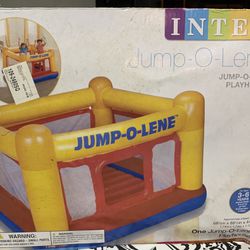 Brand new Intex Inflatable Jump-O-Lene Indoor or Outdoor Playhouse Trampoline Bounce Castle House with Crawl-Thru Door and Net for toddlers Ages 3-6 