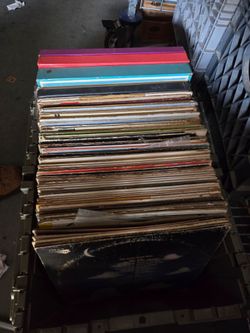 Large Vintage Vinyl Record Collection – Hundreds of Albums