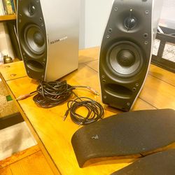 (2) FOCAL Bookshelf Powered/Active Bluetooth Speakers