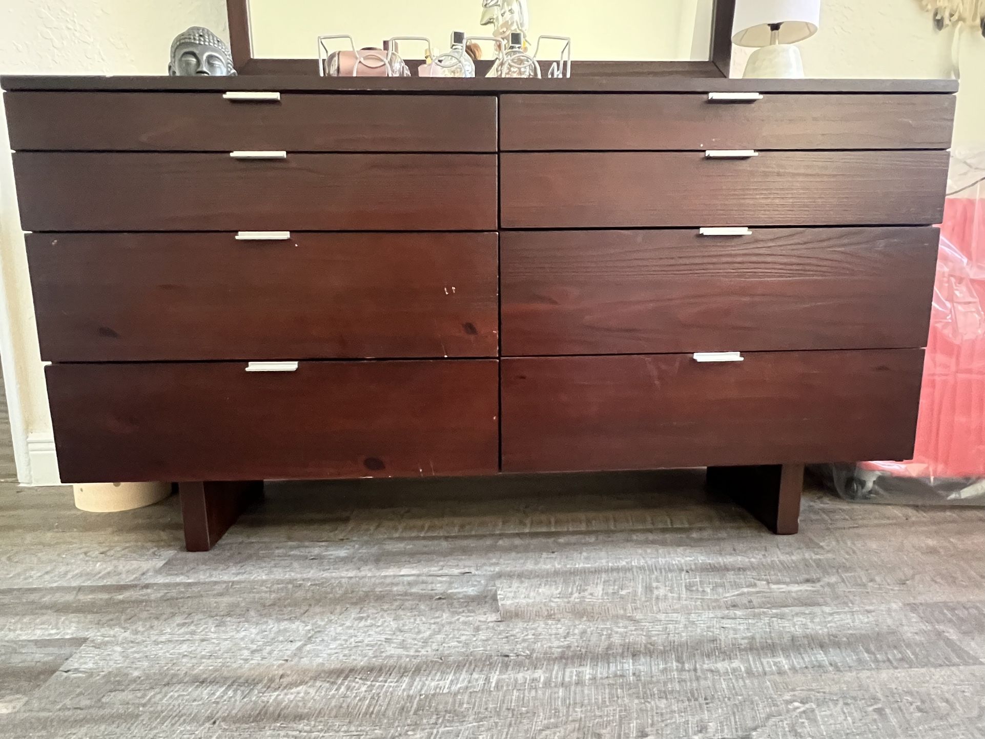 Dresser With Mirror