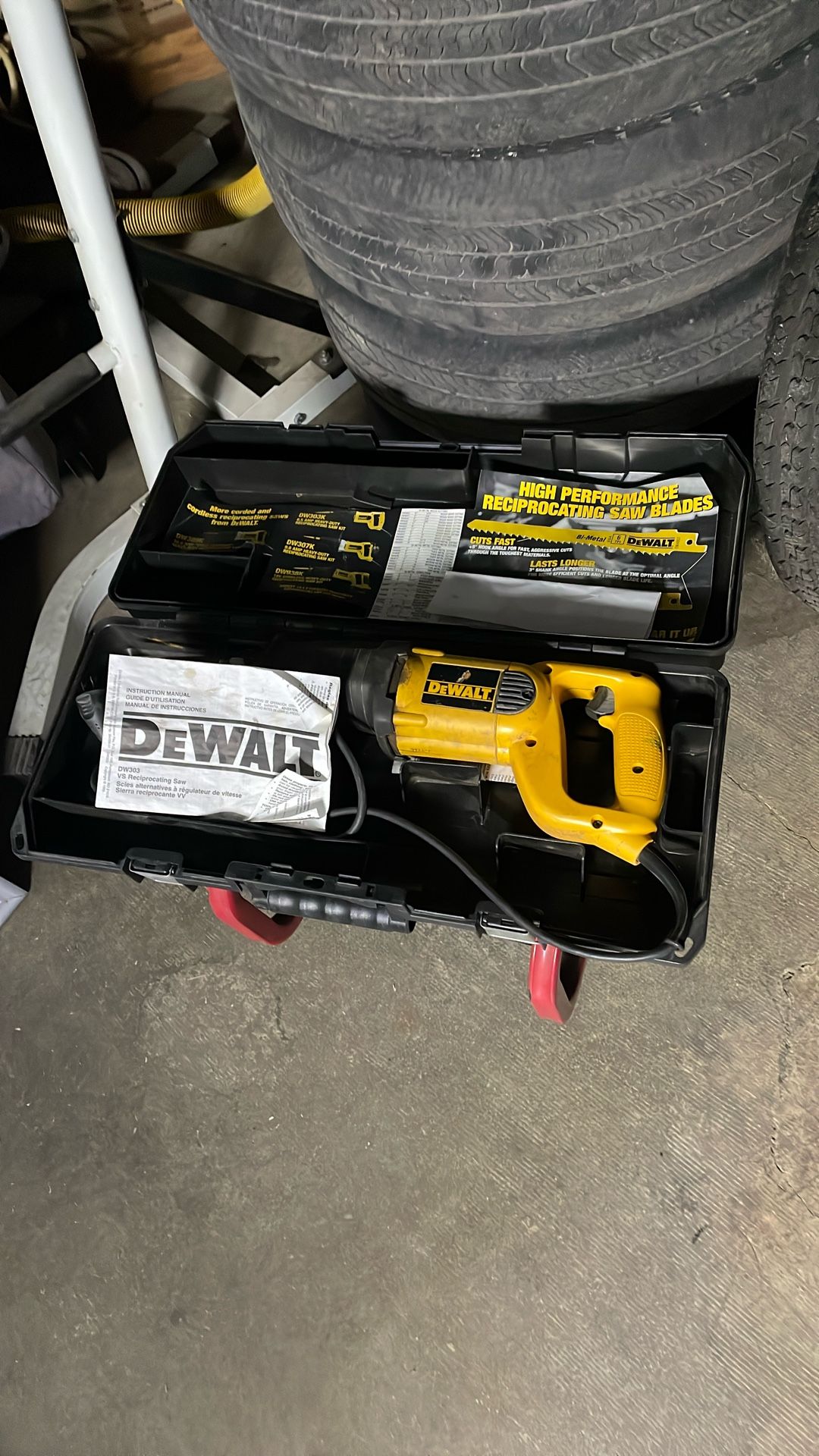 Dewalt Saw With Case Dw303