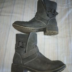 Size 6.5 Grey Suede Leather Ladies Boots W. Non-workin Zippers $7 -Ship $7