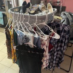 Ropa Zapatos Y Útiles Para El Hogar 
