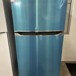 New Frigidaire 30” 20 Cu Ft Top Freezer Bottom Refrigerator 