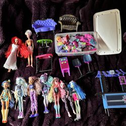 MONSTER HIGH DOLLS WITH PLAYSET