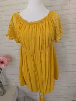 Blush yellow top size L