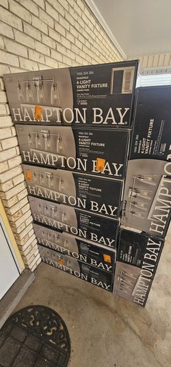 Hampton Bay
Wakefield 31 in. 4-Light Chrome Modern Vanity with Clear Glass Shades