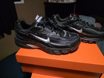 Nike Initiator Size 9.5 men