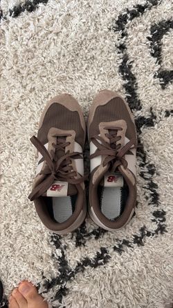 Men’s New Balances (size 9) (Like New, no insoles)