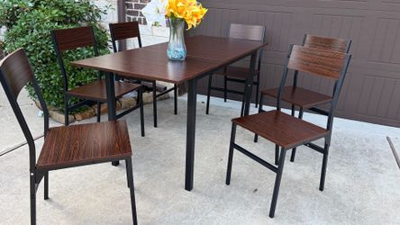 Beautiful Dining Set for 6! Table with 6 chairs. Excellent condition, sturdy!