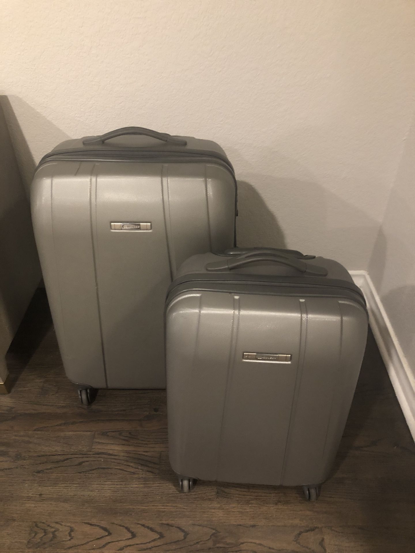 Hard case luggage set
