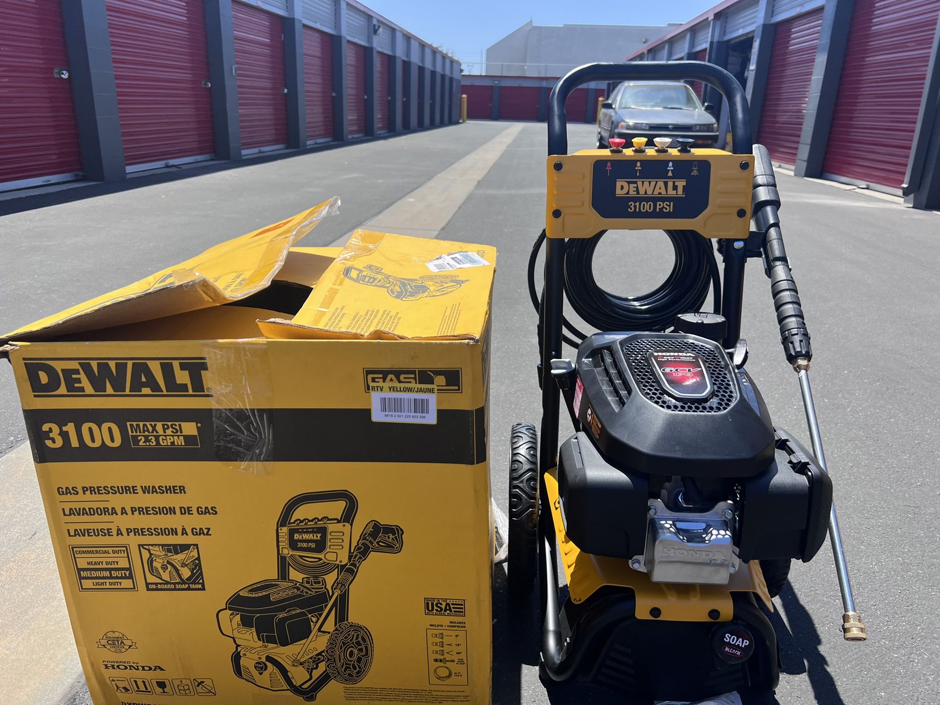 DEWALT 3100 PSI at 2.3 GPM Honda Cold Water Professional Gas Pressure