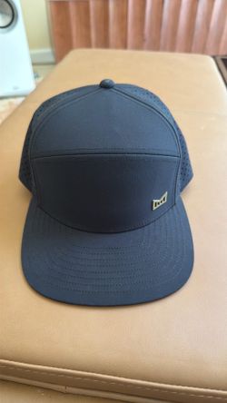 Melin trenches hat size small