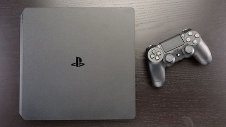 PS4 console with original remote
