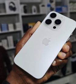 𝚒𝙿𝚑𝚘𝚗𝚎 15 pro 𝚞𝚗𝚕𝚘𝚌𝚔𝚎𝚍 𝚠𝚒𝚝𝚑 𝚠𝚊𝚛𝚛𝚊𝚗𝚝𝚢
