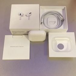Apple AirPod Pro With Charger 