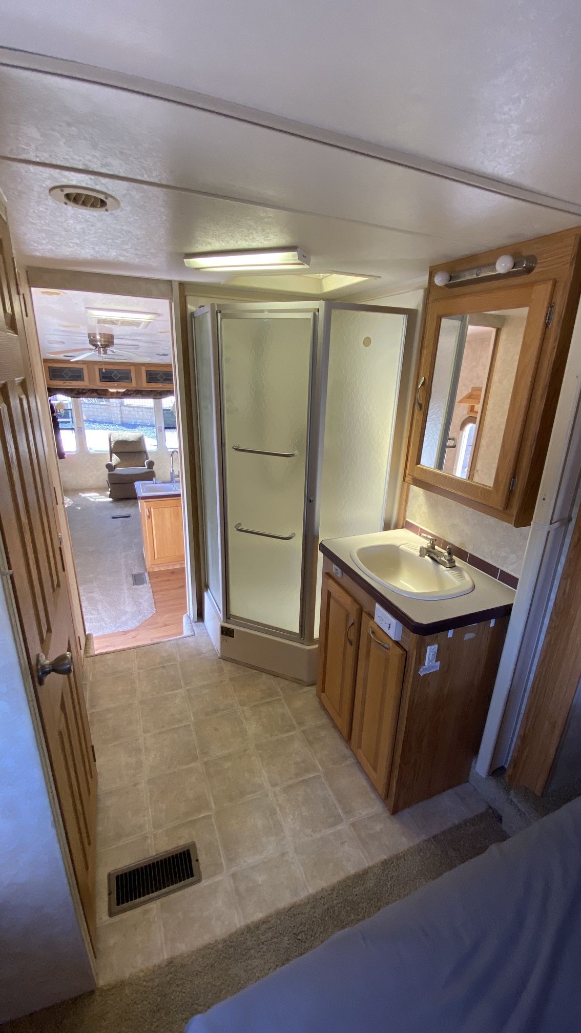 Excellent condition fifth wheel travel trailer washer and dryer for Sale in Santee, CA OfferUp