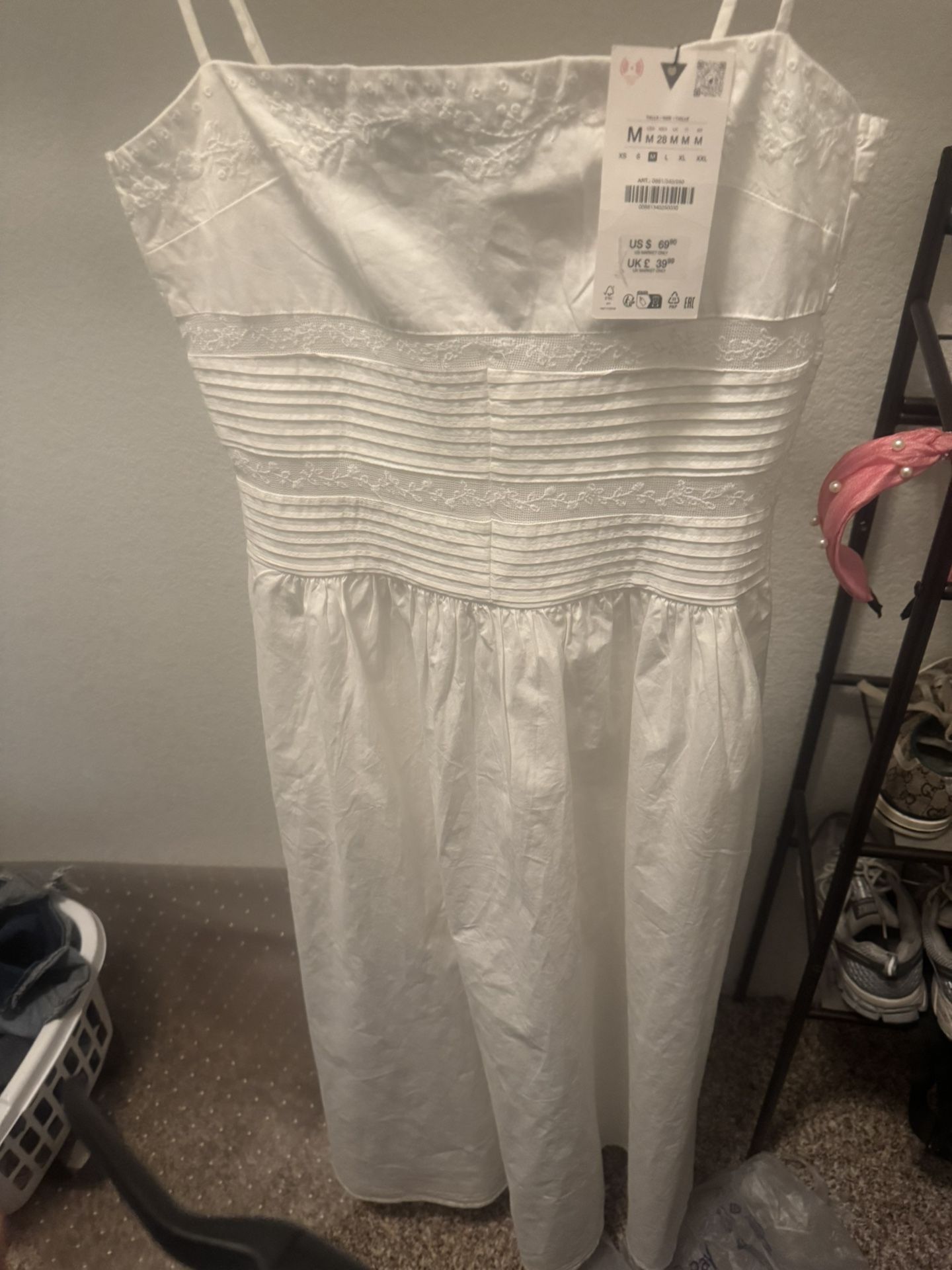 Brand: Zara Color: White Size: M