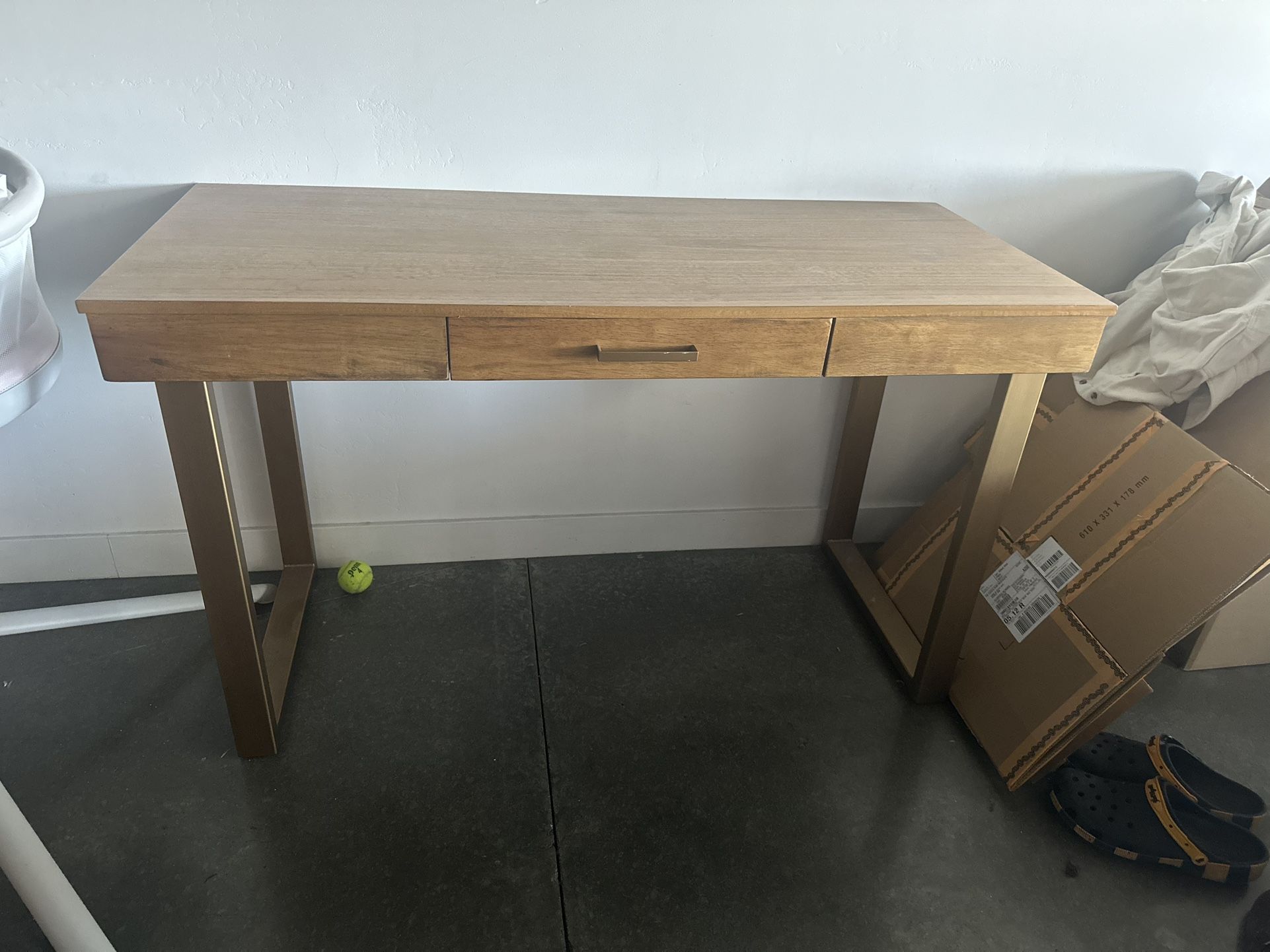World Market Desk