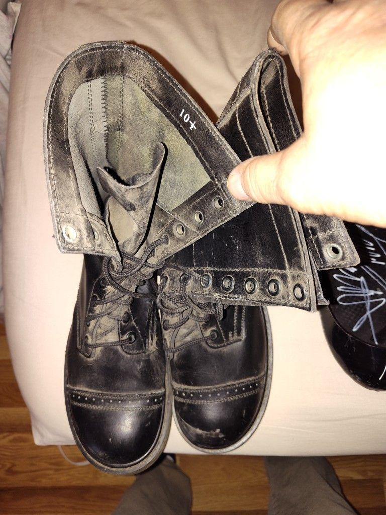 Flat Track Hot Shoe by George Signed by The "King " Kenny Roberts