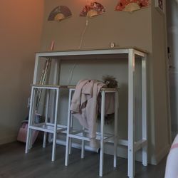 Dinner/Bar Table With 2 Stools