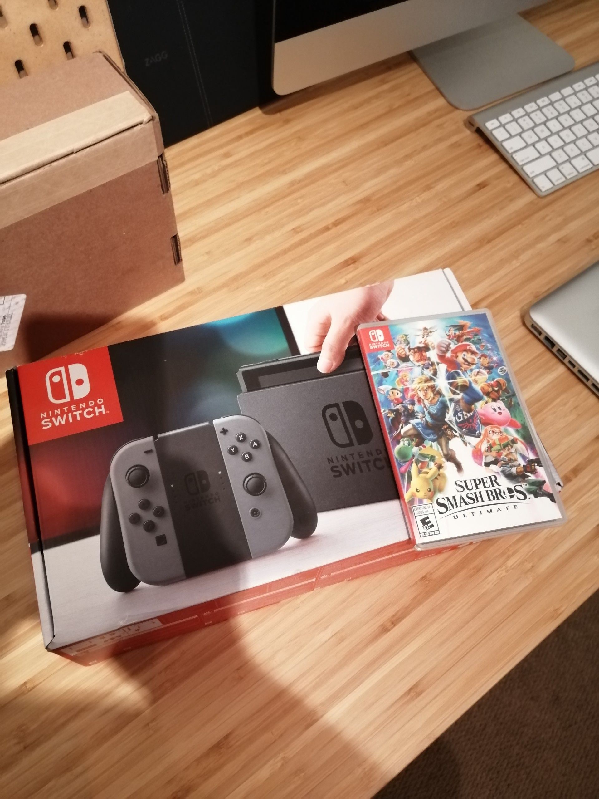 Nintendo Switch + Super Smash Bros Ultimate