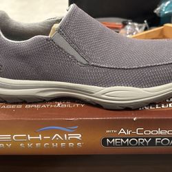 Mens New Skechers size 7