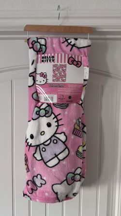 New Hello Kitty Macaroon & Cupcake Throw Blanket