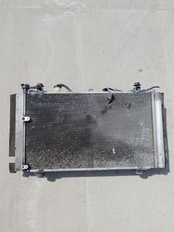 TOYOTA PRIUS RADIATOR, CONDENSER, RESERVOIR AND FAN ASSEMBLY  GOOD CONDITION