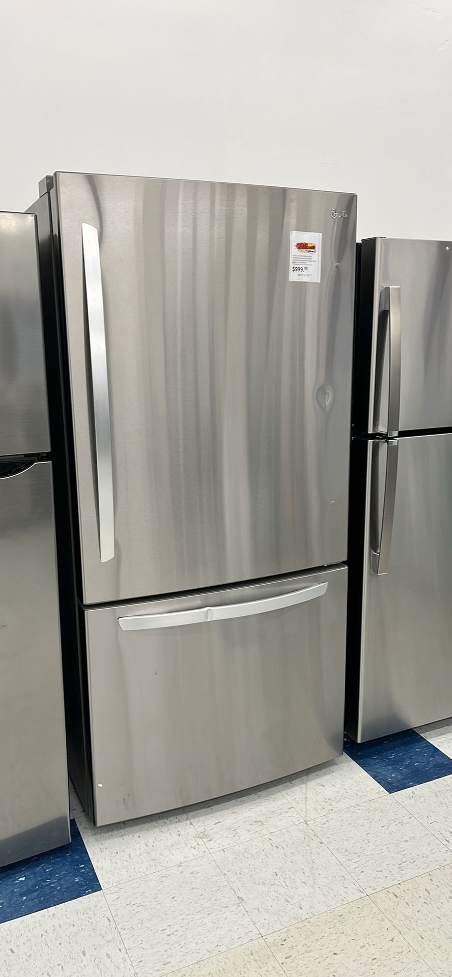 33 in. W 26 cu. ft. Bottom Freezer Refrigerator w/ Multi-Air Flow and Smart Cooling in PrintProof