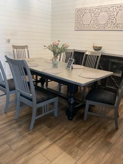 Dinning Table