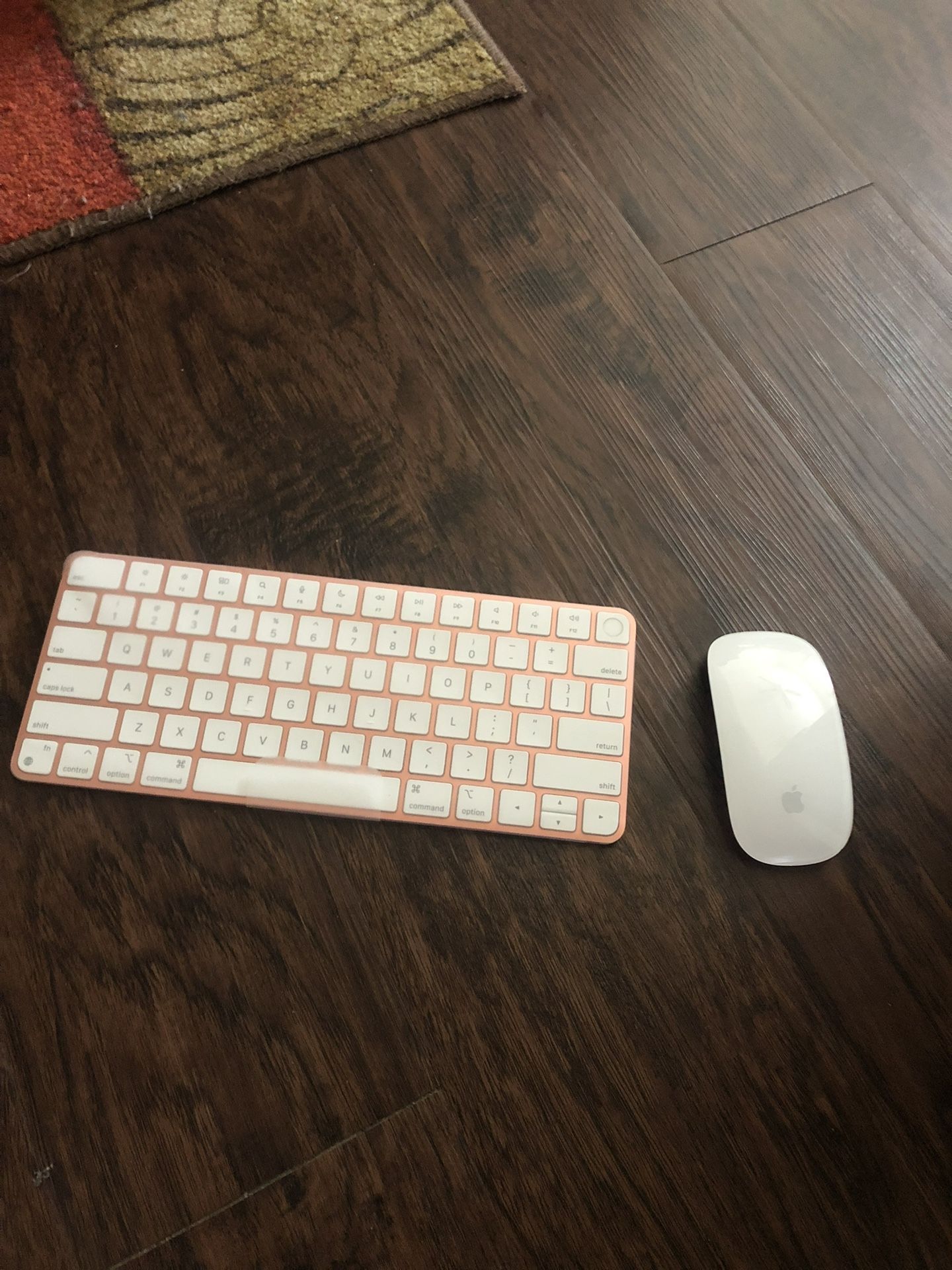 Apple 🍎 Color🍊 Magic Keyboard with Touch and Mouse READ DESCRIPTION NO 📦  PICK UP ONLY NO TRADE 👉FIRM ON PRICE👈 ONLY CASH 💵 💲125 FOR BOTH 