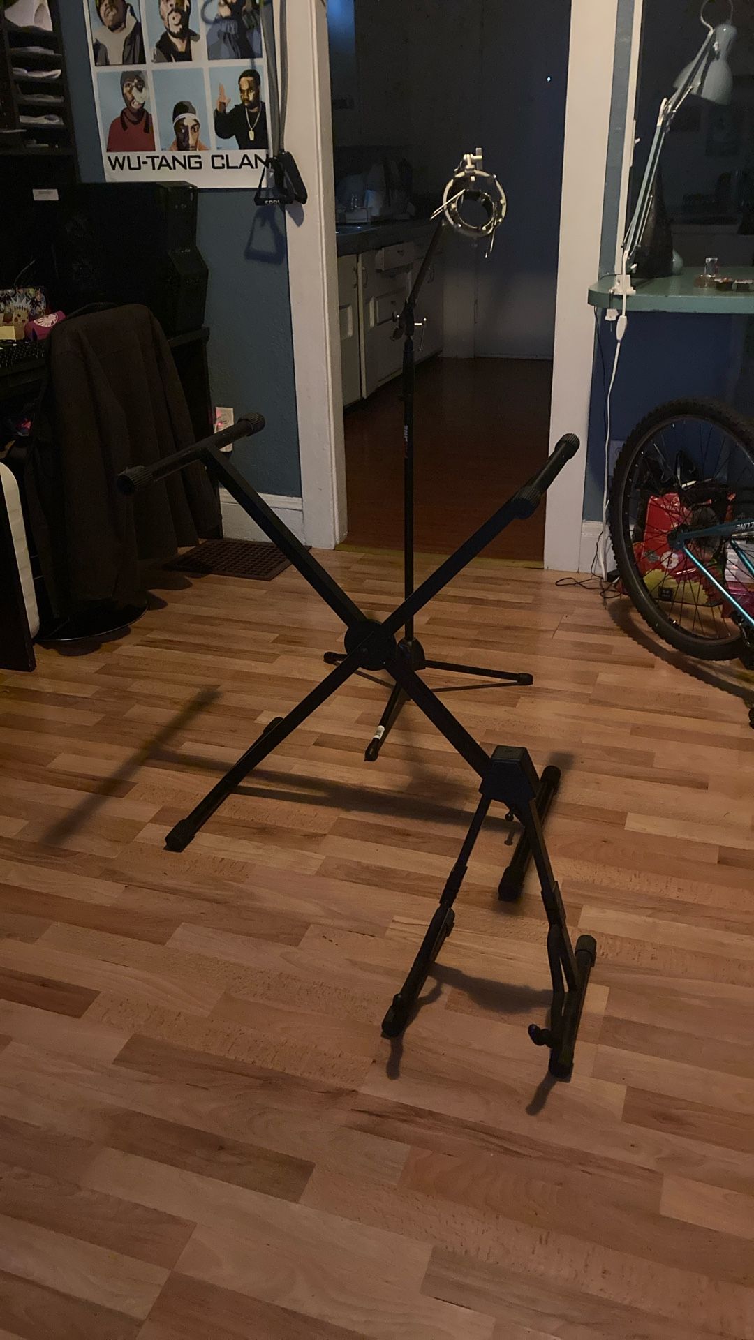 instrument stands, guitar mic piano 