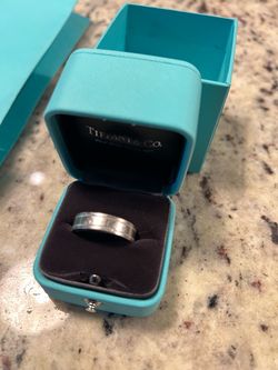 Size 10 men’s Tiffany & Co platinum wedding band