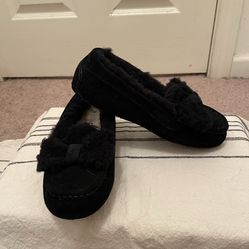 Ugg Slipper Size 6 New In box