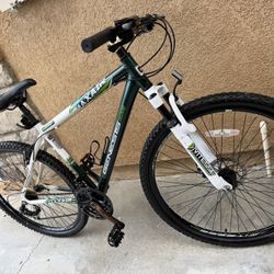Genesis 2900 Max Air Mountain Bicycle. 